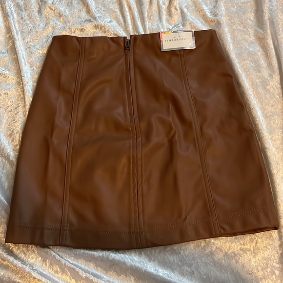 NWOT Faux Leather Mini Skirt Brown Tinseltown - Picture 2 of 3